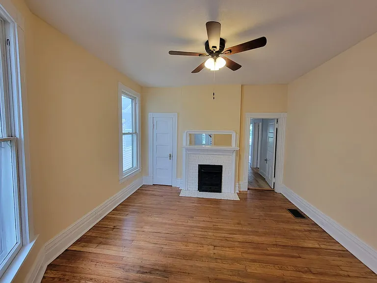 215 W Main St — Photo 17