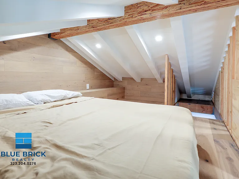 14120 Archwood St — Photo 10
