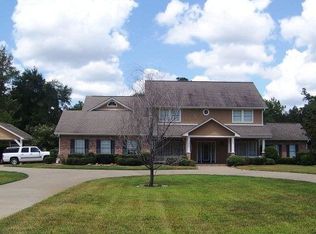 616 Caspers Cove Rd, Lufkin, TX 75904