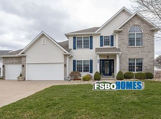 5511 N Ridge Cir, Bettendorf, IA 52722