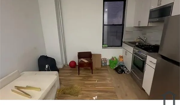 3 bed, 1000 sqft, $2,881 — Photo 2