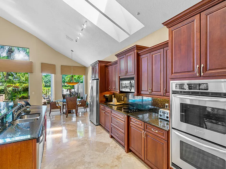 16850 Colchester Ct — Photo 16