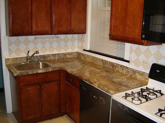 3rd image of 5321 N Winthrop Ave Floor 1