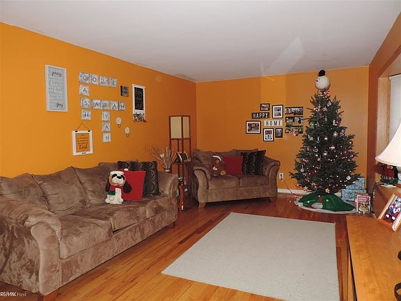 2nd image of 2701 Saratoga Dr
