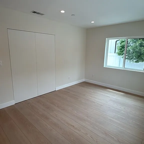 5412 Fallbrook Ave — Photo 7