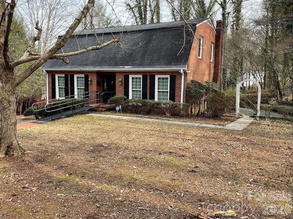822 Westminster Cir, Lenoir, NC 28645