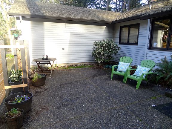 4th image of 4940 Centerwood St