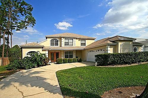 2-Story Traditional Home!