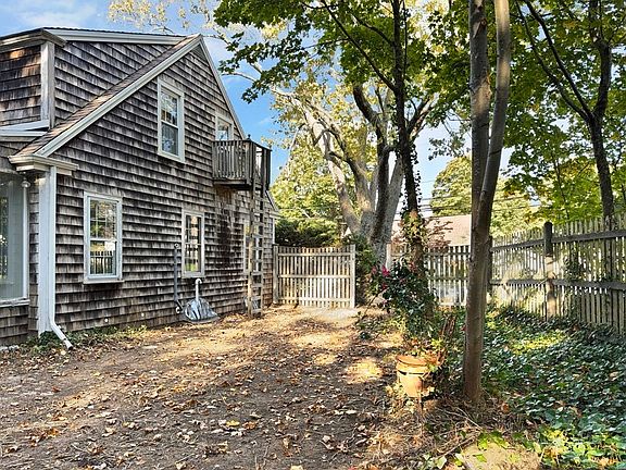 5th image of 265 Sandwich St