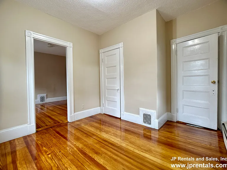 22 Spring Park Ave #3 — Photo 6