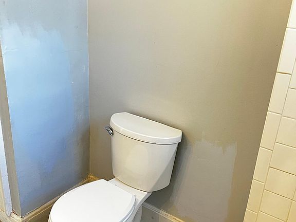3rd image of 208 E 8th St
