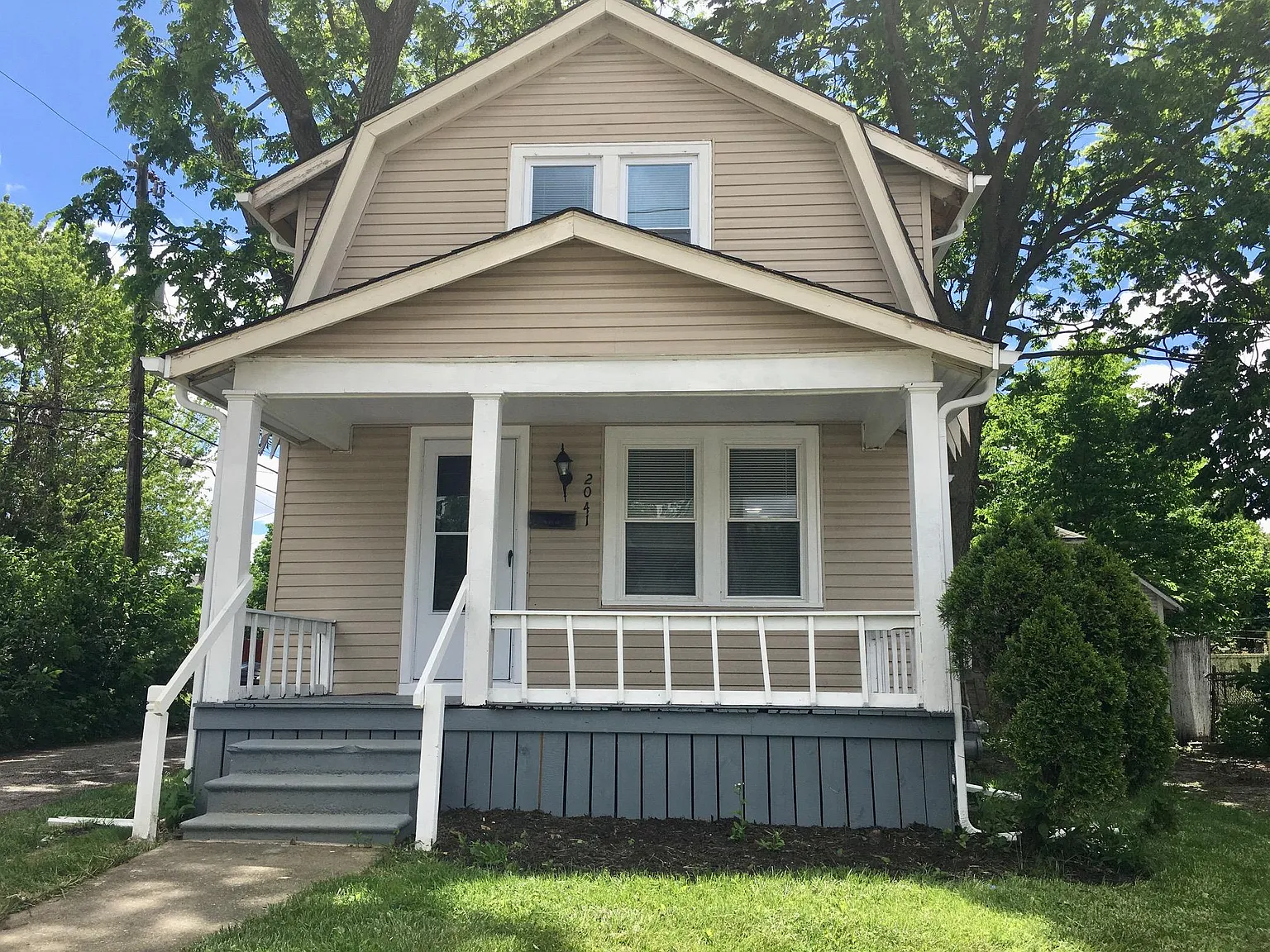 2041 Doren Ave photo 1