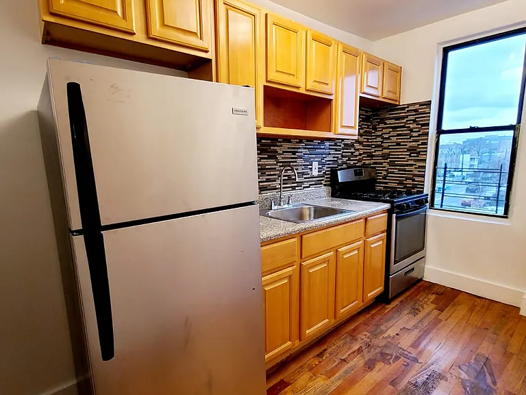 2108 Chatterton Ave #4A — Photo 2