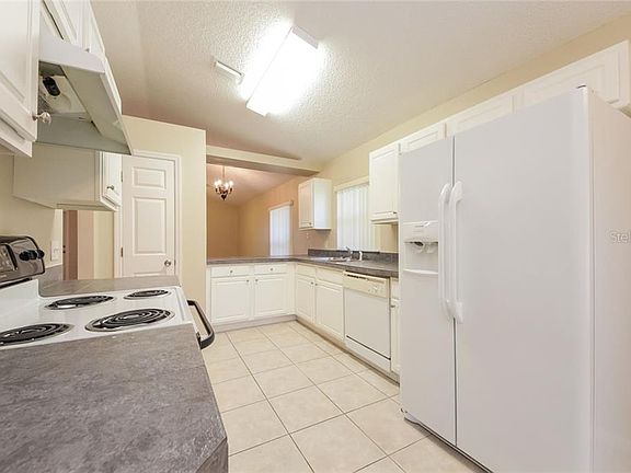 3rd image of 3957 Montesino Dr