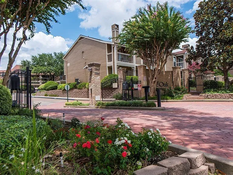1860 White Oak Dr #217 — Photo 2