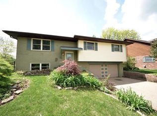 160 Twin Lake Dr, Swansea, IL