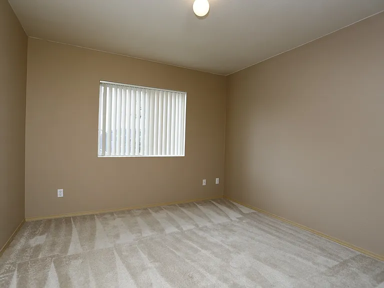 Gateway Village Apartments — Photo 33