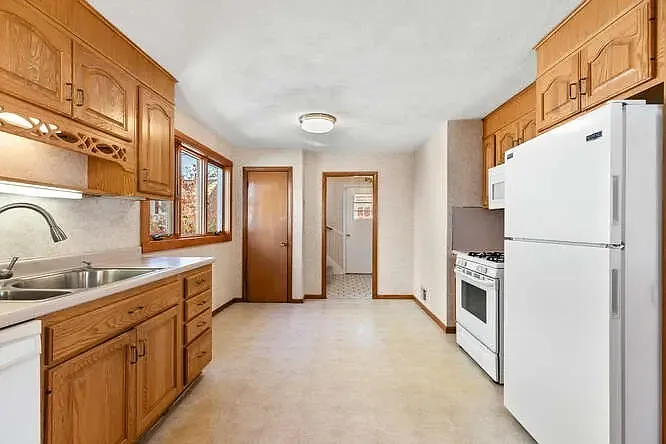 3 bed, 1192 sqft, $4,000 — Photo 2