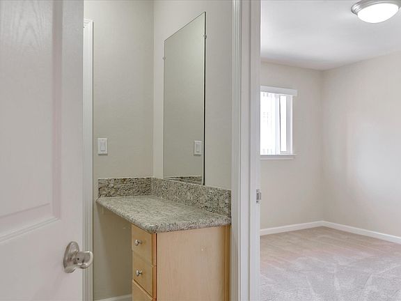 5th image of 15 Coleman Pl APT 10
