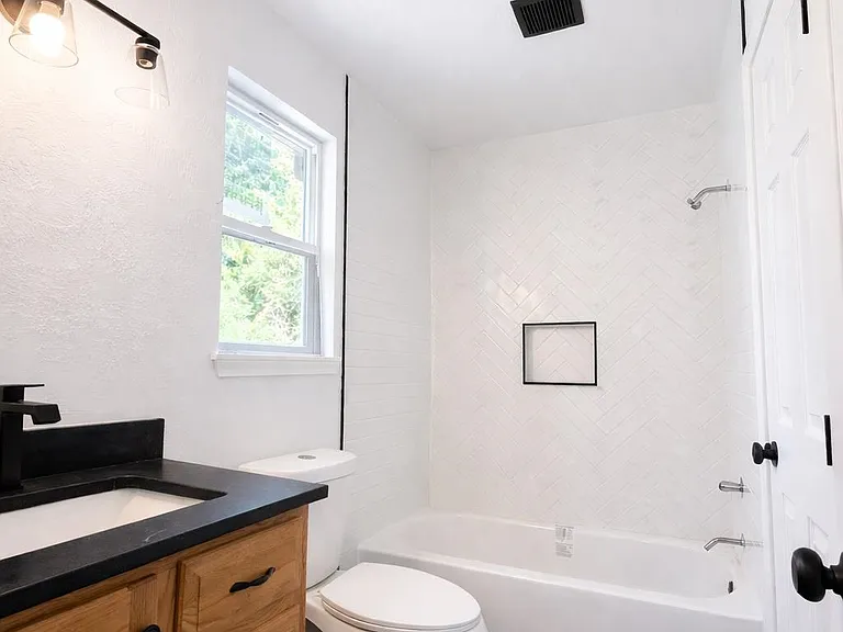 4176 Brewster Rd #B — Photo 9