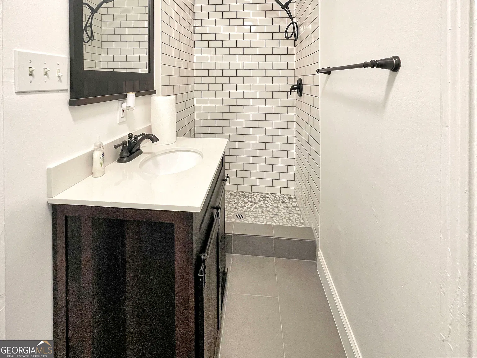3 bed, 2.0 bath, 1210 sqft, $1,750 — Photo 2