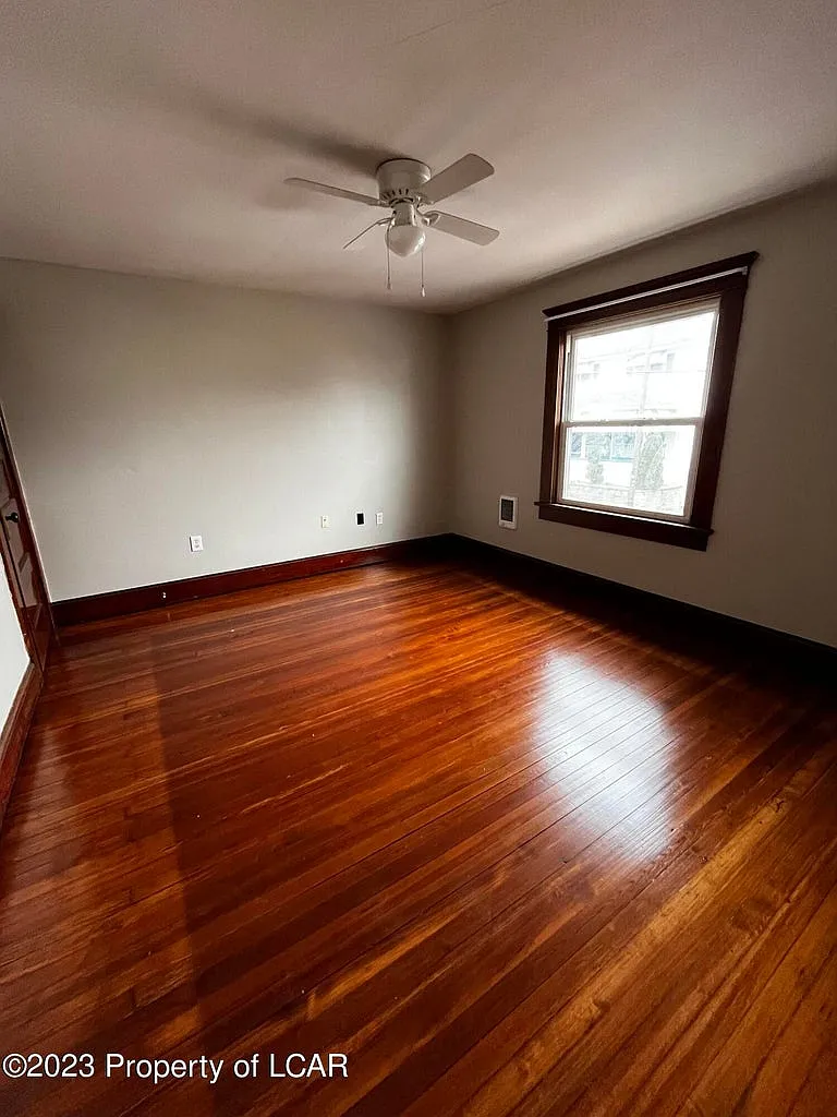 2 bed, 930 sqft, $1,000 — Photo 2
