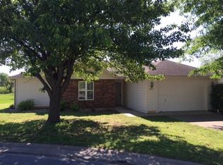 18 Jordan Ln, Bentonville, AR 72712