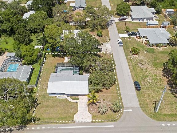 4th image of 4061 Shamrock Dr
