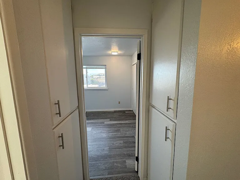637 SW 9th St — Photo 36