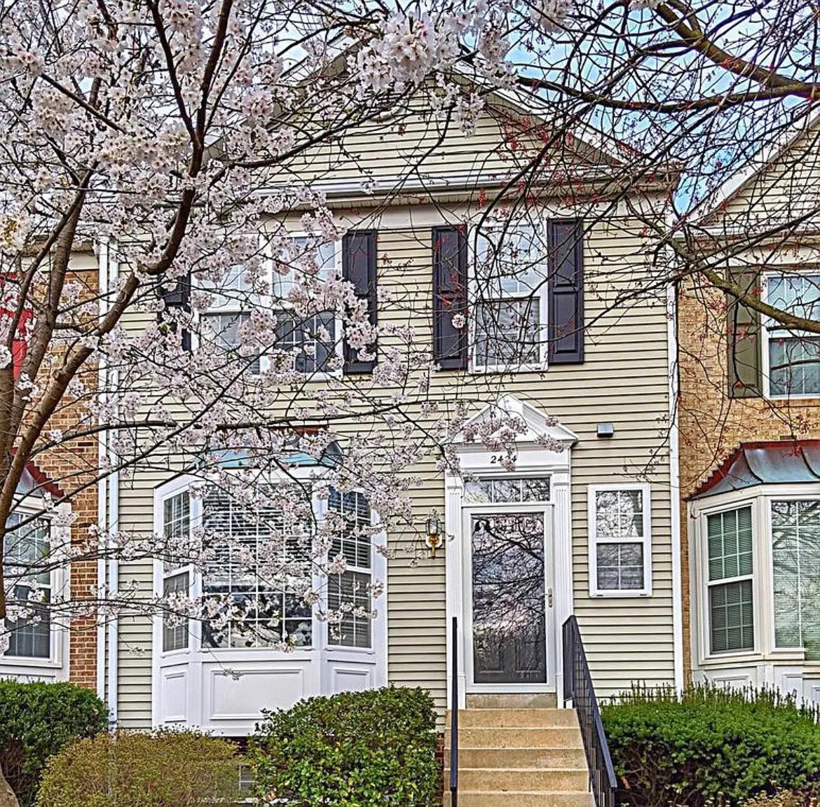 2424 Sandwich Ct — Photo 1