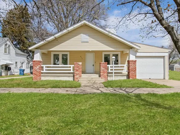 816 W 5th St, Coffeyville, KS 67337