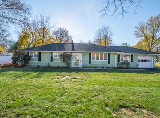 6 Fairhaven Dr, Morris Plains, NJ 07950