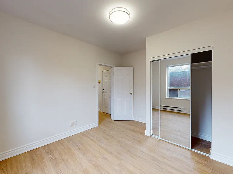 399 Dupont St — Photo 7