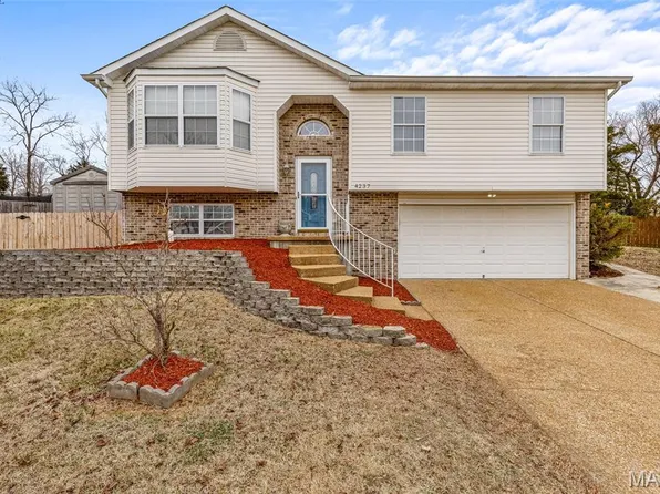 4237 NW Point Dr, House Springs, MO 63051