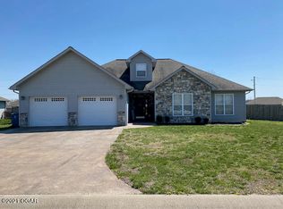 800 Remington Cir, Carl Junction, MO 64834
