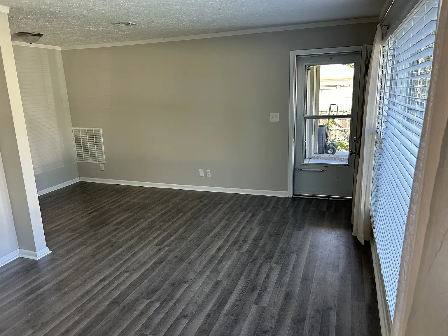 2 bed, 768 sqft, $1,300 — Photo 3
