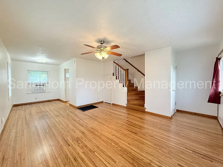1135 E 37th St S — Photo 4