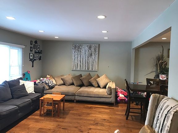 4th image of 895 Morton St