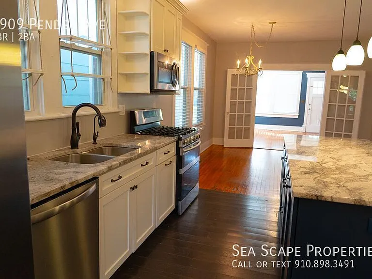 1909 Pender Ave — Photo 17