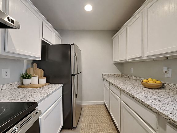 3rd image of 229 Woodgrove St