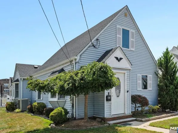 124 Washington Ave, Elmwood Park, NJ 07407