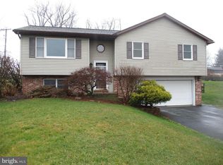 201 W Walnut Tree Dr, Blandon, PA 19510