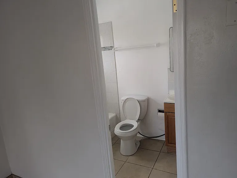 1338 E 8th St #1338 — Photo 9