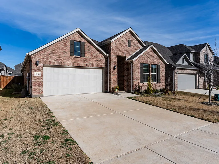 5200 Woodway Dr — Photo 2