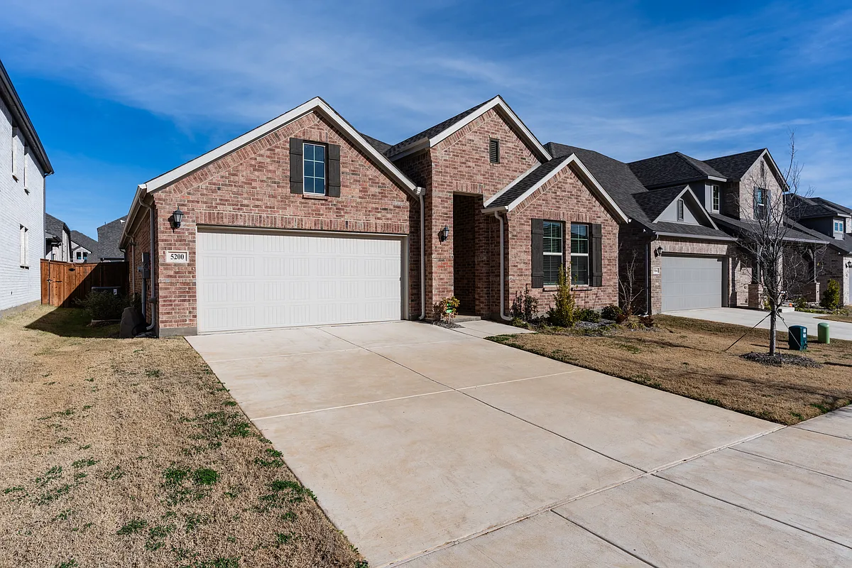 Building Photo - 5200 Woodway Dr