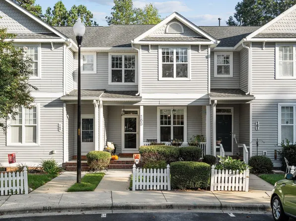 165 Summit Oaks Ln, Holly Springs, NC 27540