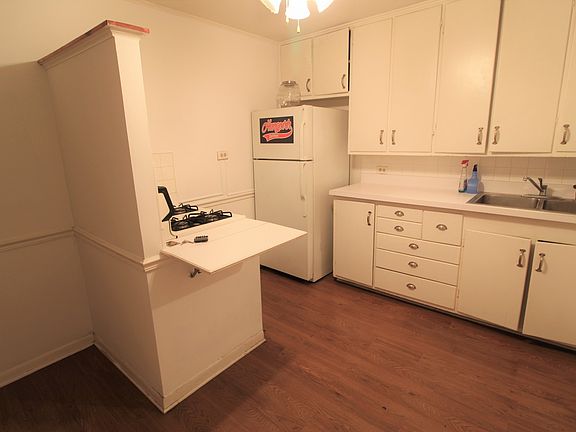 3rd image of 10 E Jefferson Ave APT 2