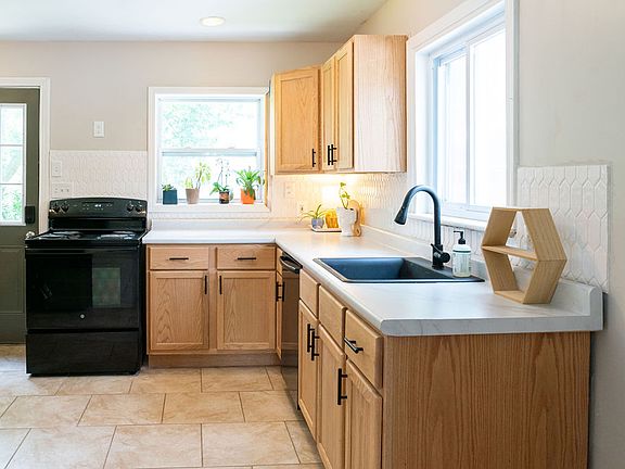 Beautiful natural light from all the windows