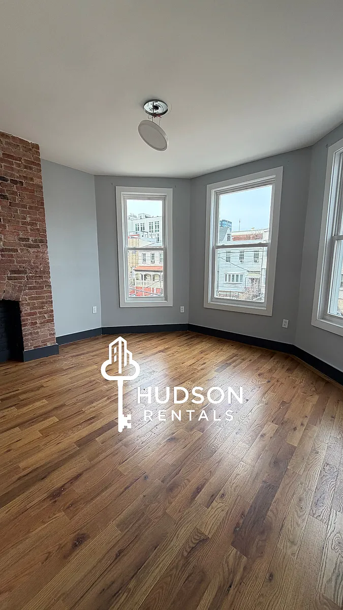 Building Photo - 74 Baldwin Ave #1