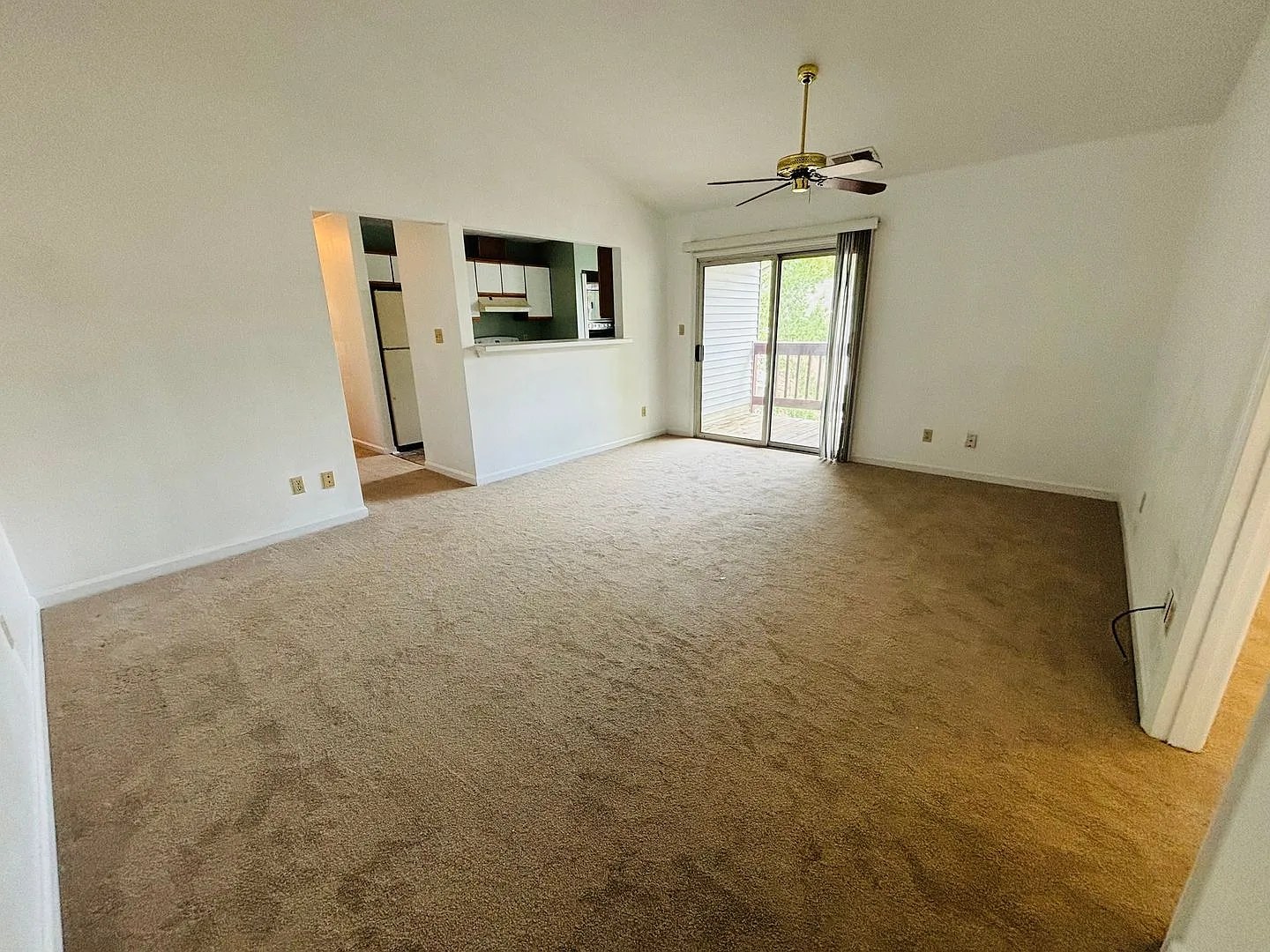 4 bedroom 2 bath Third Floor Condo (rented as a 3 Bedroom 2 bath with a Den/Office — Photo 4